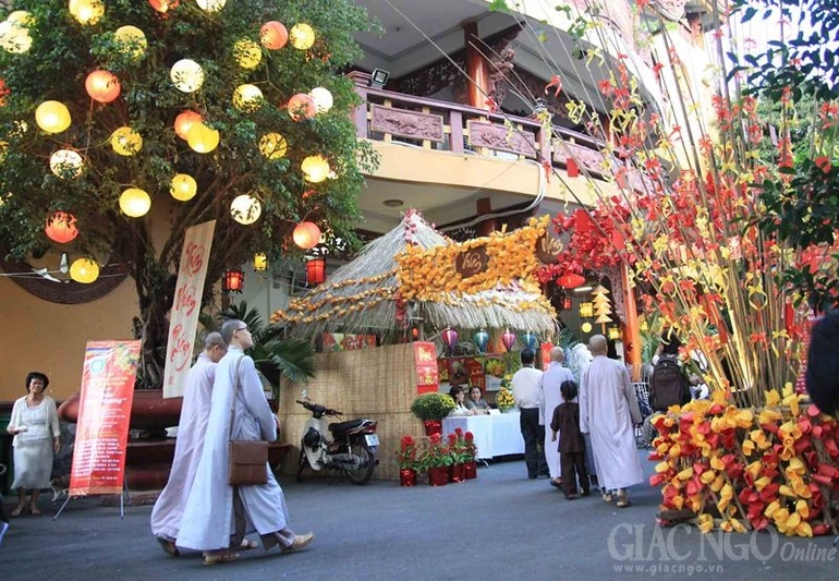 Khai mạc “Xuân muôn phương” tại chùa Phổ Quang